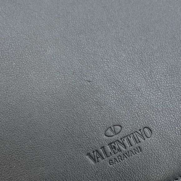 🔥 New with box! Valentino Garavani Heart Studded Clutch - Picture 8 of 12